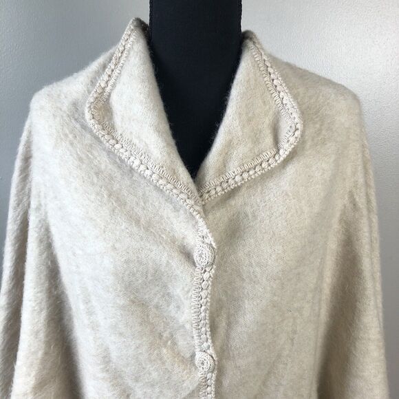 Artesania Celtex Alpaca Poncho OS Beige Flower Crochet Tassel Hand Made in Peru - Picture 2 of 13